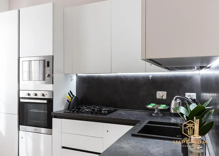Imperium Penthouse - Private Terrace, 2-4 Pax, 2 Minutes To Metro, A-c Рим