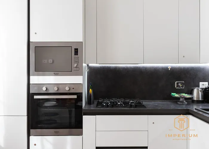 Imperium Penthouse - Private Terrace, 2-4 Pax, 2 Minutes To Metro, A-c *