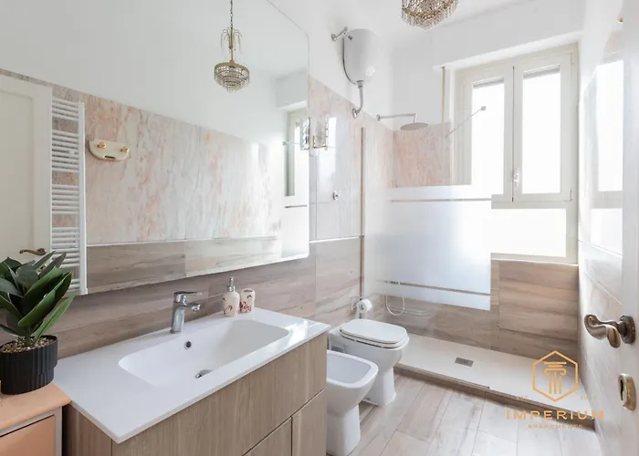 Imperium Penthouse - Private Terrace, 2-4 Pax, 2 Minutes To Metro, A-c *